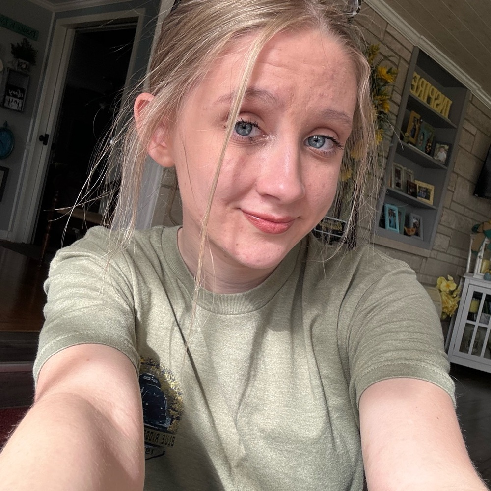 Meet your Posher, Makayla